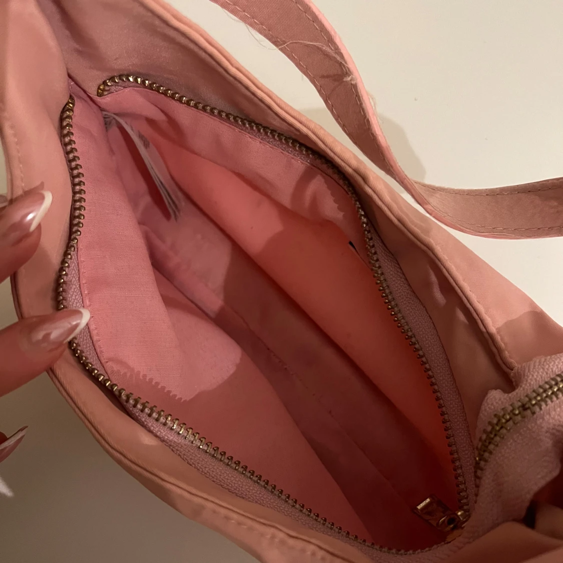 Rosa axelväska från NA-KD - 1