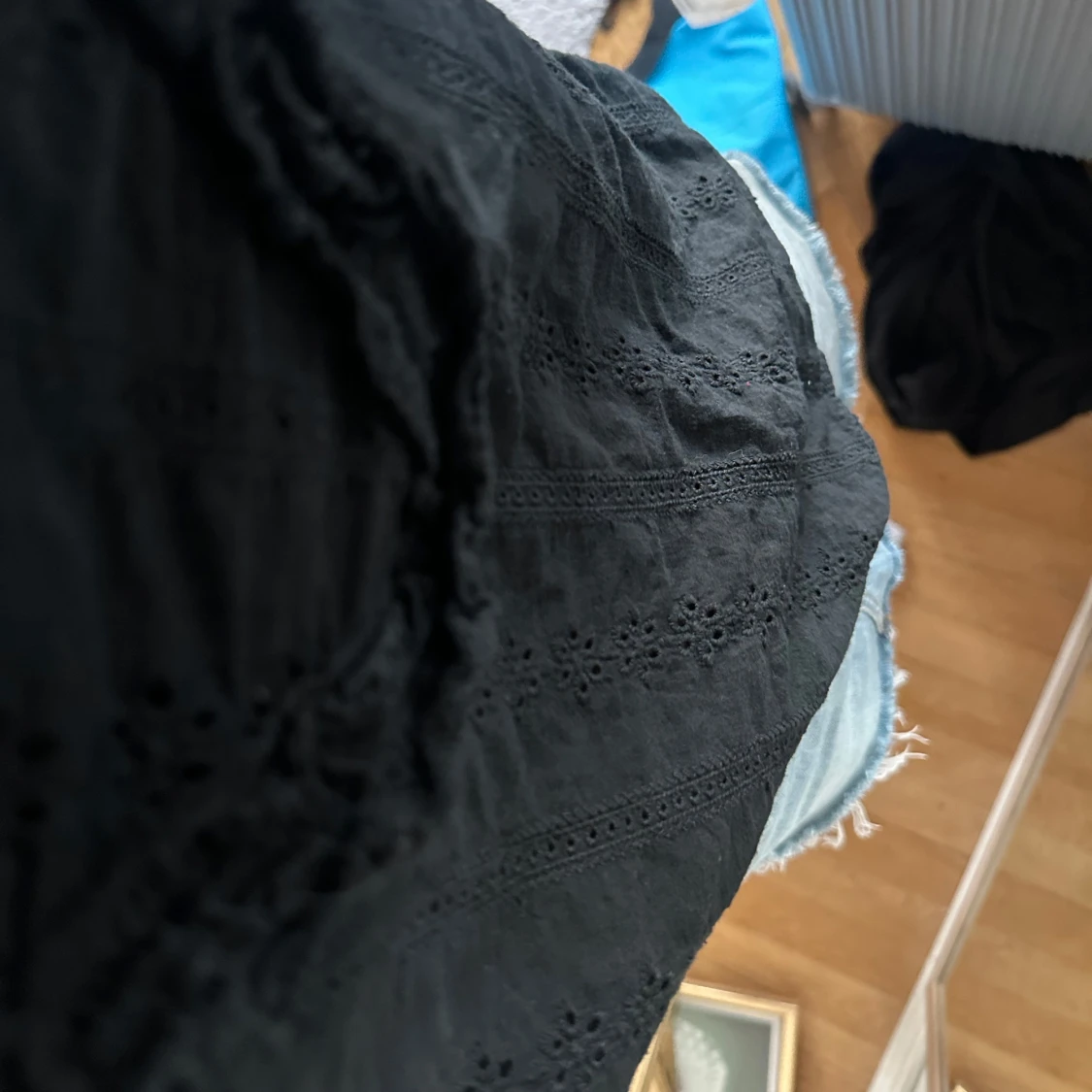 Svart blus med broderade detaljer🩷 - 2