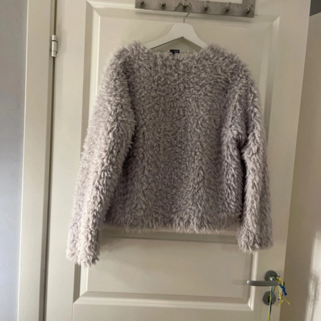 Ljusgrå fluffig pälsjacka - 1