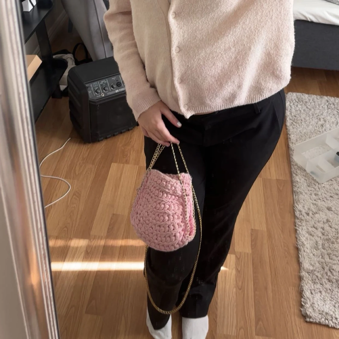 Rosa virkad axelväska med guldkedja - 3