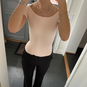 Rosa topp - Rosa tight topp i storlek xs från H&M. Fint skick. Lite liten på mig som oftast har S i tröjor. Använd gärna köp nu!