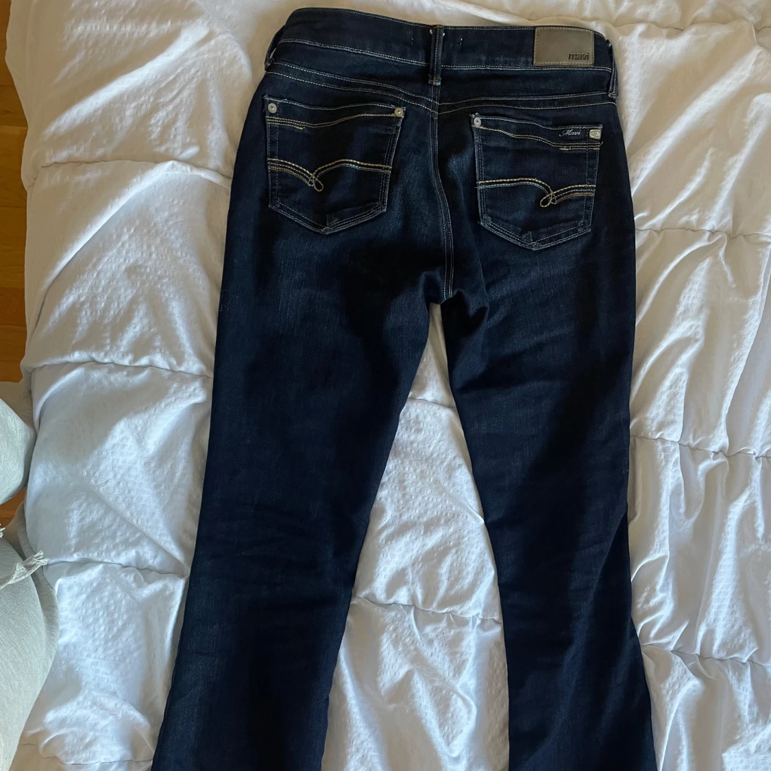 Mörkblå jeansbyxor - 2