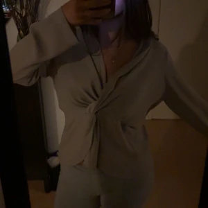 Gullig blus  - Gullig blus som är oanvänd 🤍