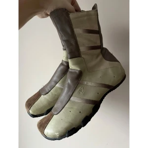 Diesel Vintage Riding Boots  - Så fina grön, brun beiga läder vintage boots från Diesel. Säljer tyvärr då de är för stora på mig. 