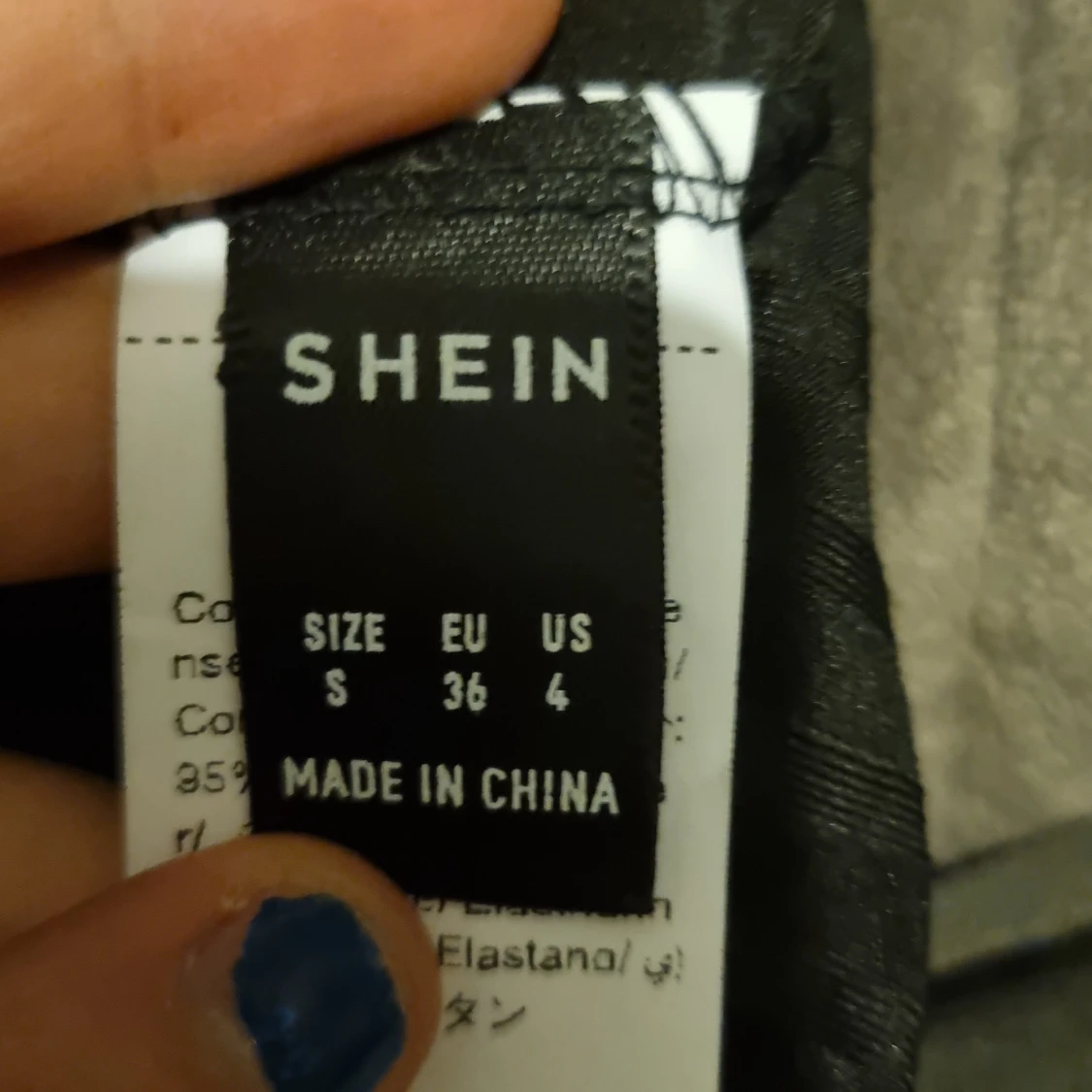 Svart ribbad topp från SHEIN - 2