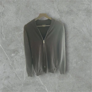 Massimo Dutti cardigan - Skön Massimo Dutti cardigan, knappt använd | 9/10 skick✅ | skriv vid frågor eller funderingar!
