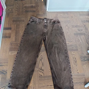 Bruna sweet skbts jeansbyxor - Säljer ett par bruna sweetsktb byxor.