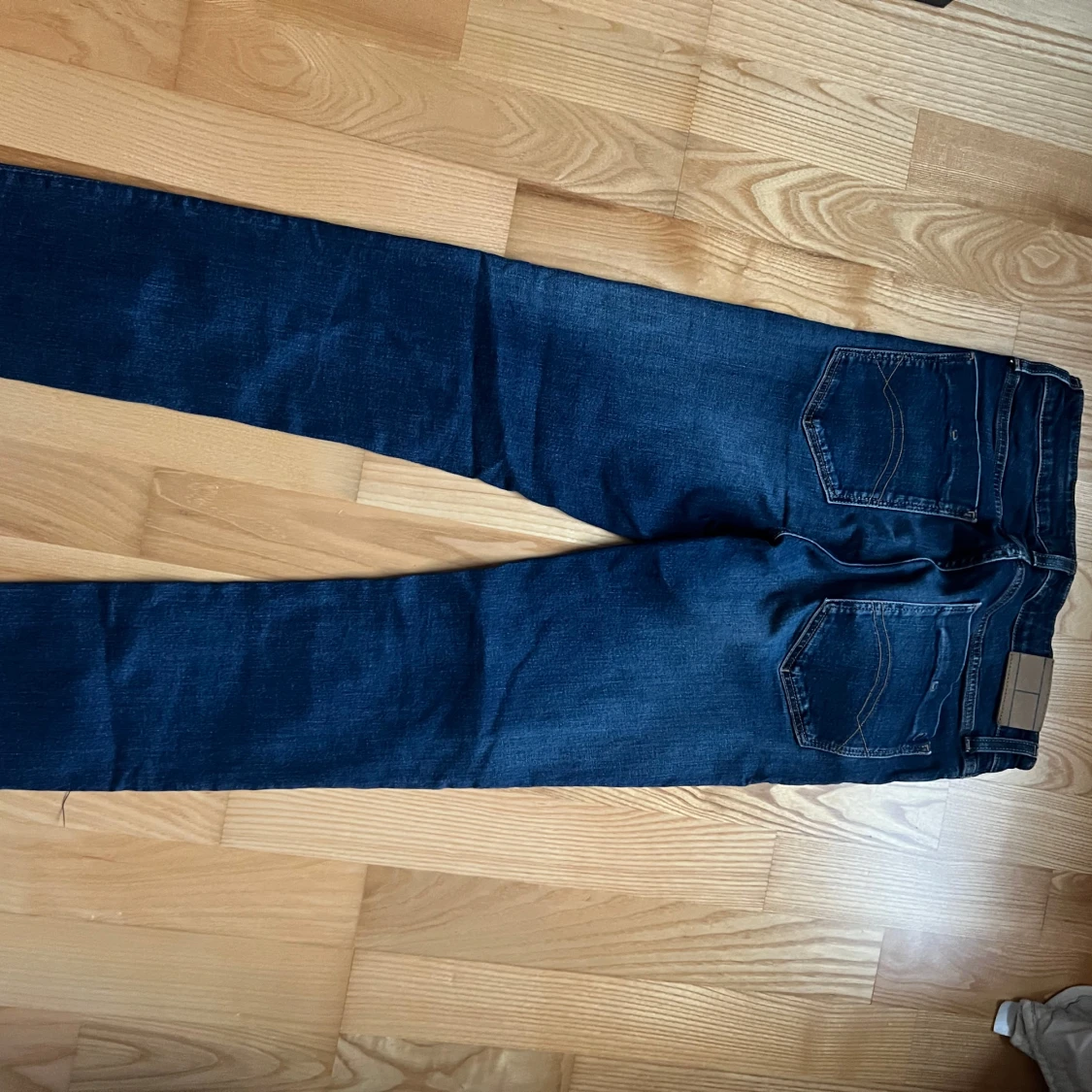Mörkblå jeans från Tommy Hilfiger - 1