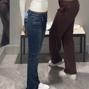 2000s low waist jeans - blå låg midja jeans LTB  - Snygga blå jeansbyxor med låg midja och en tight passform från LTB💙