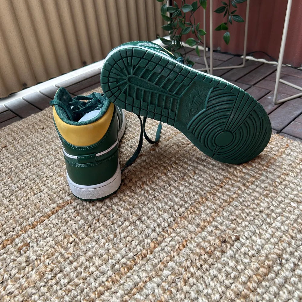 Nike Jordan, använda fåtal gånger och bara samlat damm i garderoben. Storlek 42,5 skick 8/10. Kengät.