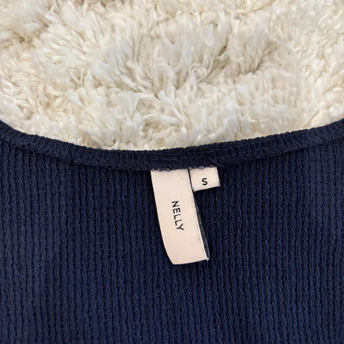 Mörkblå topp från Nelly - 2