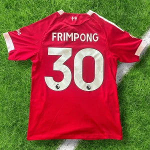 Frimpong Liverpool 25/26 - Frimpong Liverpool 25/26 🇳🇱  🔹 Storlek: S 🔹 Skick: 10/10 Helt ny med tags kvar 🔹 Player version  💬Skriv vid frågor eller funderingar  