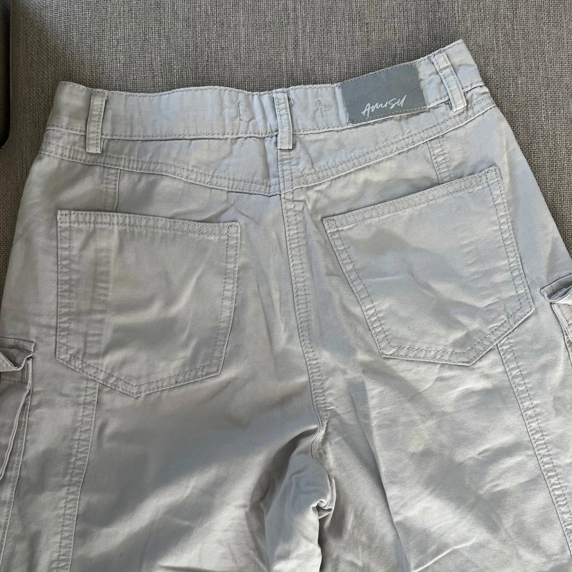 Ljusgrå cargopants från Amisu - 3