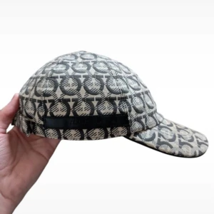 Ferragamo - Pris kan diskuteras vid en snabb affär