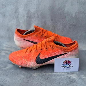 Nike mercurial - Nike Mercurial  Vapor 13 Elite 📏 Storlek: 43 ✅ Skick: Bra skick, liten skada vid ena snörningen