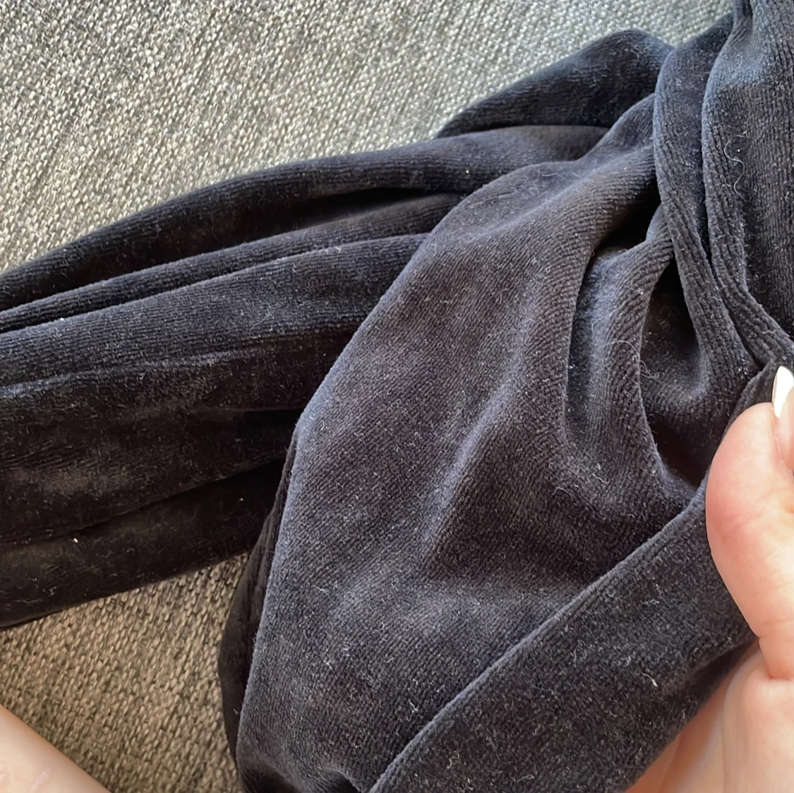 Svarta velourbyxor från C XS - 4