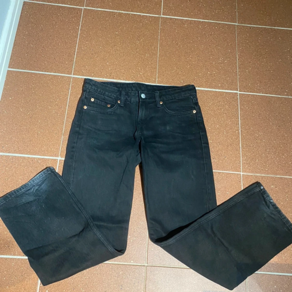 Svarta Weekday Arrow Low Straight Jeans - 2