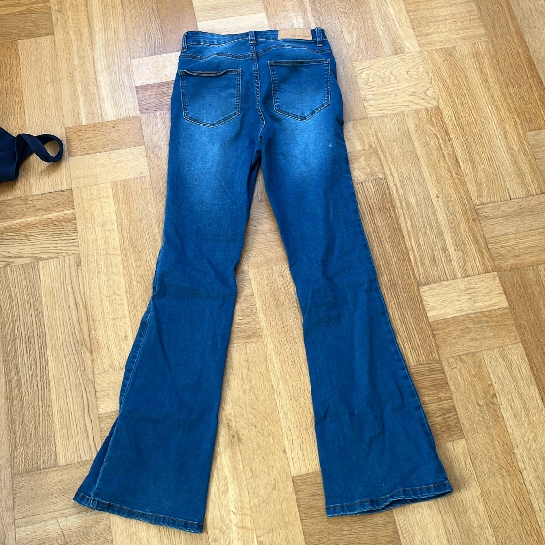 Blå bootcut jeans med hög midja - 1