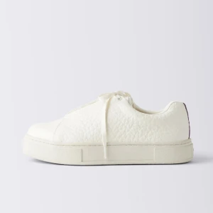 Vita sneakers från EYTYS - Snygga vita sneakers från EYTYS. Endast använda 2 gånger. Köpta för 2200kr