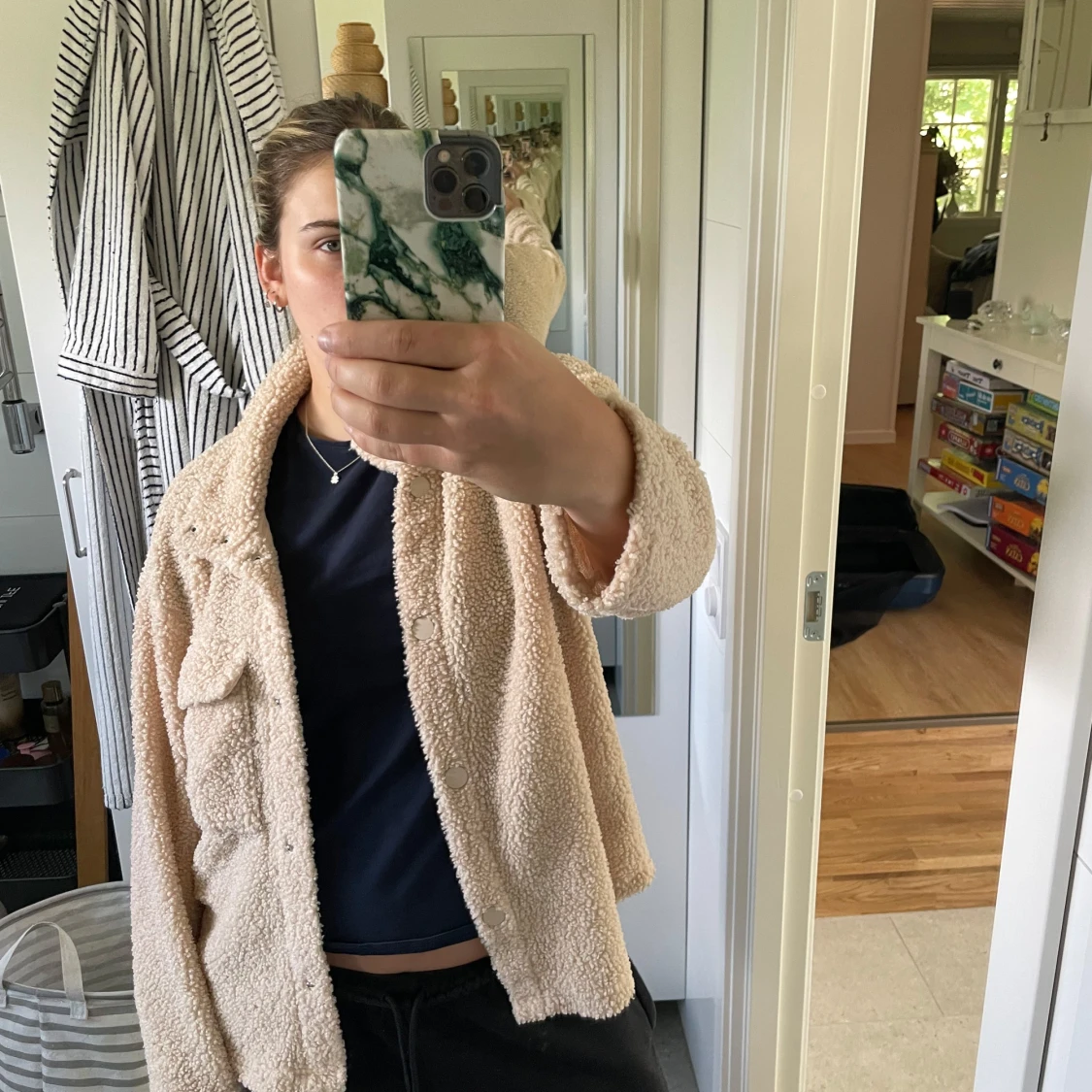 Beige teddyjacka med knappar - 1