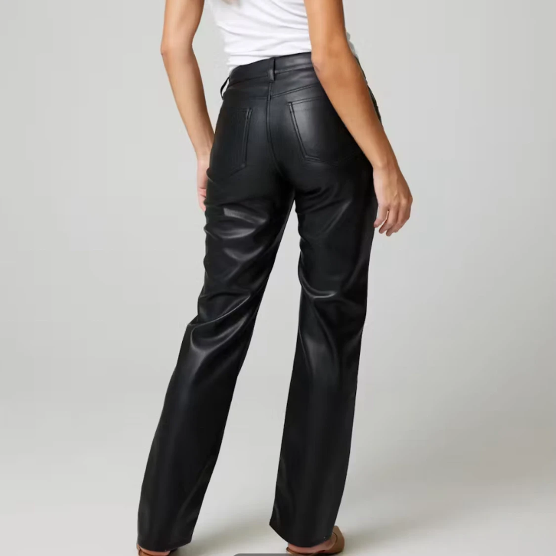 Ett par jättefina och sköna skinnbyxor från Bikbok - 1