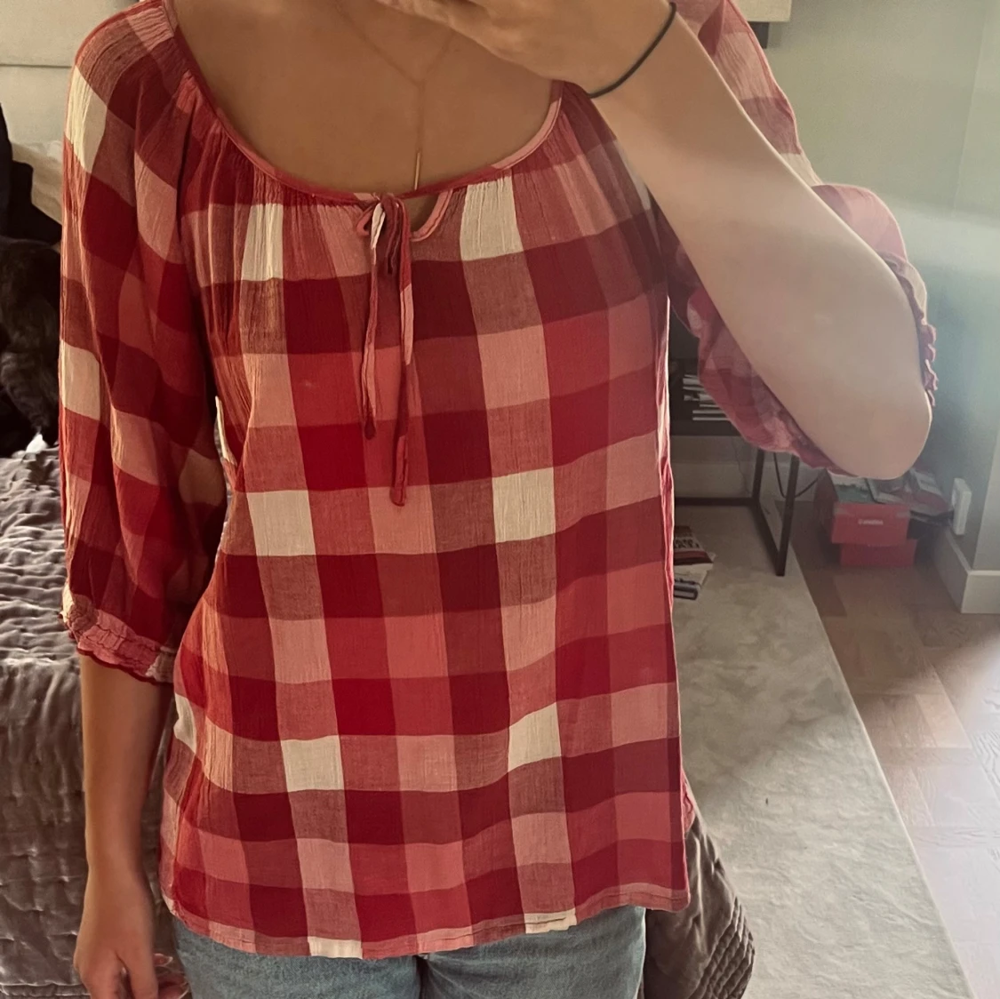 Rutig röd blus från Isolde