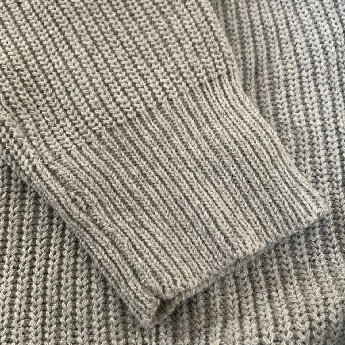 Grå stickad StoneIsland kofta - 4