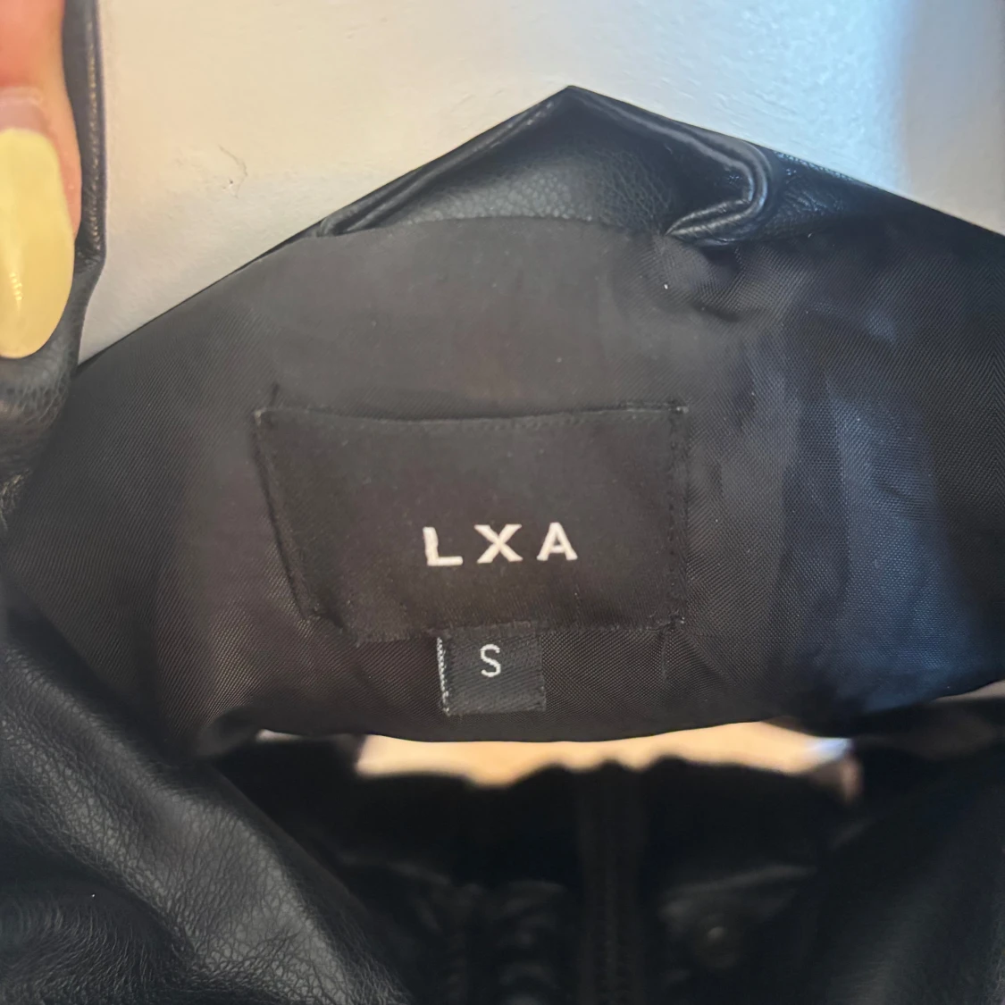 Svart dunväst från LXA - 2