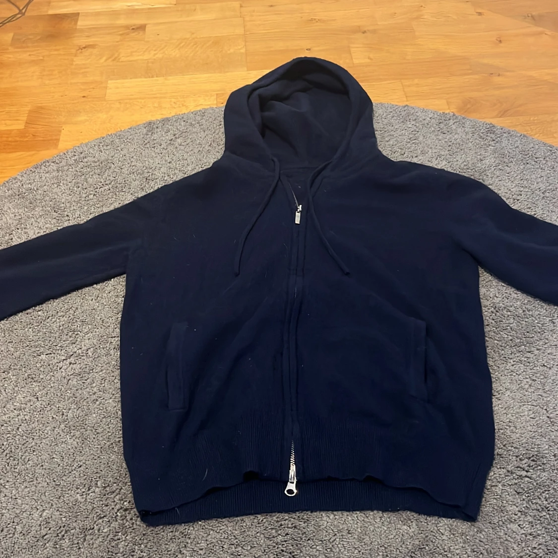 Mörkblå tröja med dragkedja - 2