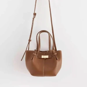 Lindex brun väska  - Söker denna väskan från Lindex. Hör av dig om du har en sån eller den som är större. 
