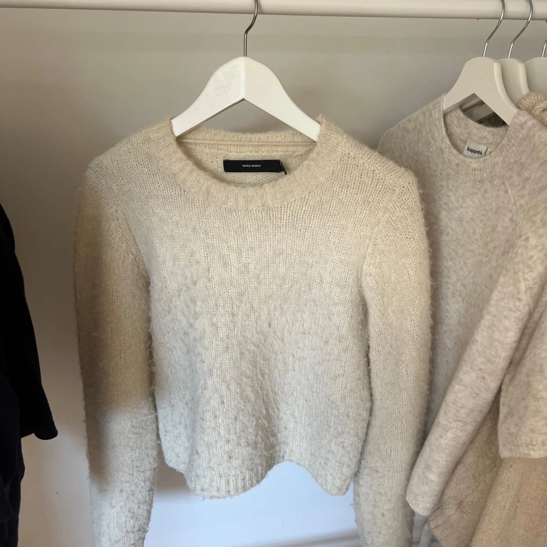 Vit stickad tröja från Vero Moda - 1