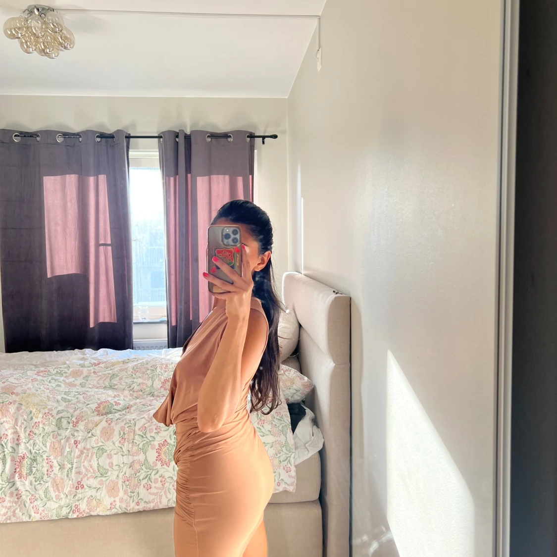 Beige urringad  kortklänning  - 2