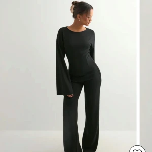 Svart topp - Strl XXS, passar även Xs/s! Aldrig använd💗