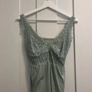 Ljusgrönt spets linne från Lascana - Ett oanvänt ljusgrönt spets linne från Lascana i strl M!