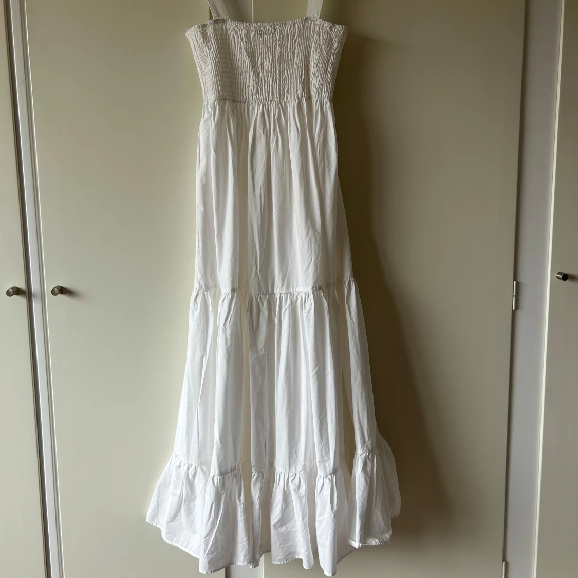 Vit långklänning med volang - 2