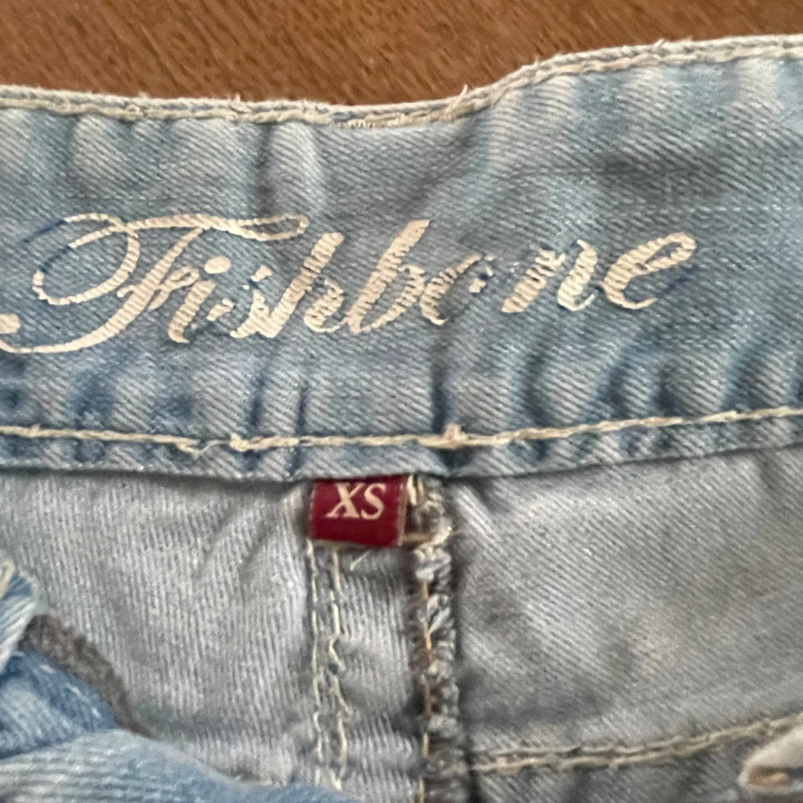 Lågmidjade ljusblå jeansshorts  - 2