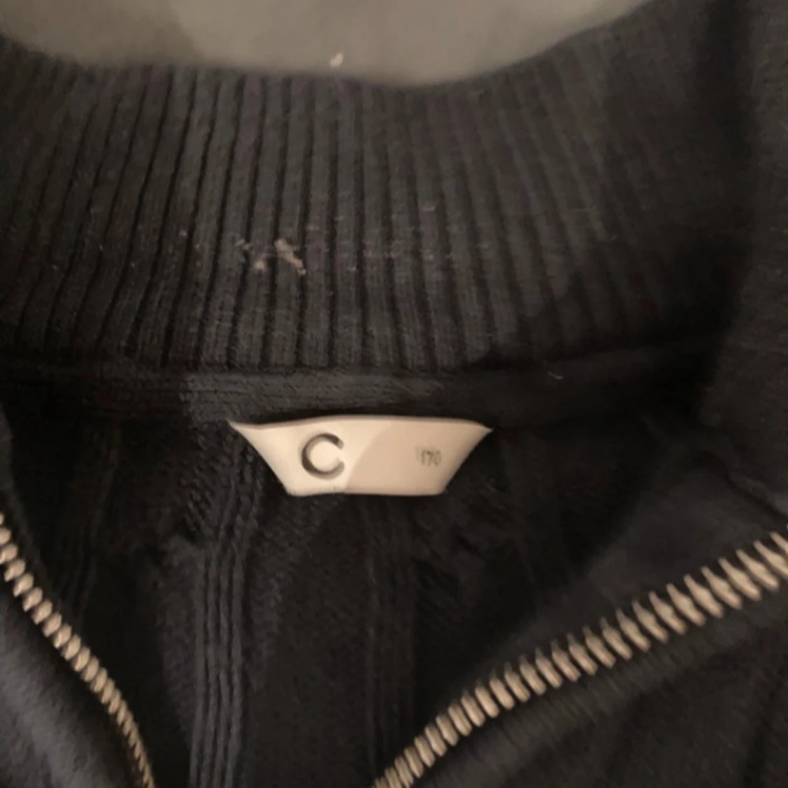 Stickad tröja mörkblå  - 2