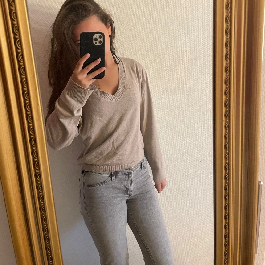 Beige v-ringad stickad tröja - 2