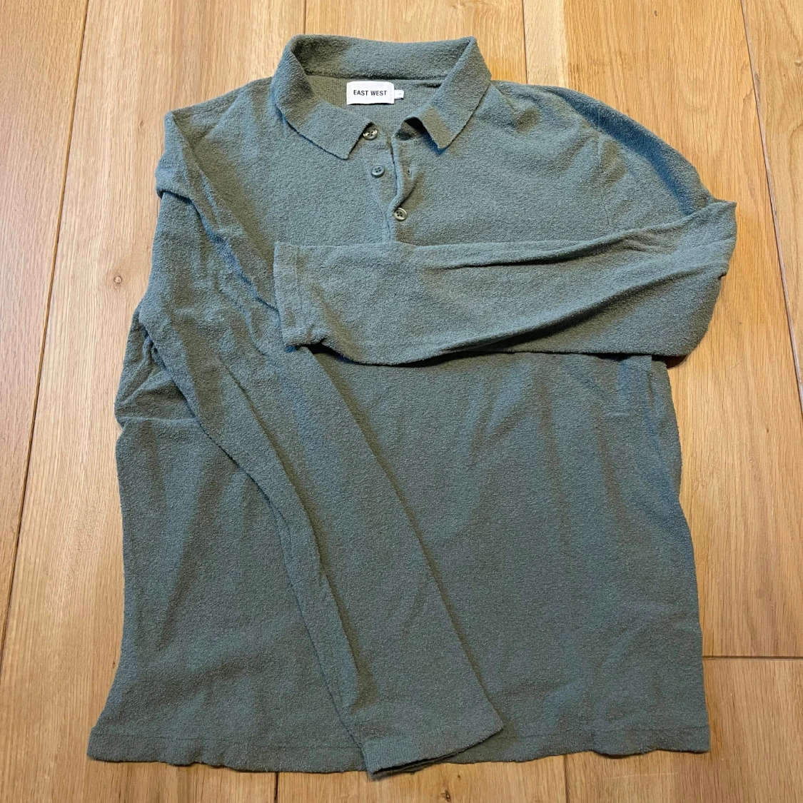 Grön pikétröja med lång ärm