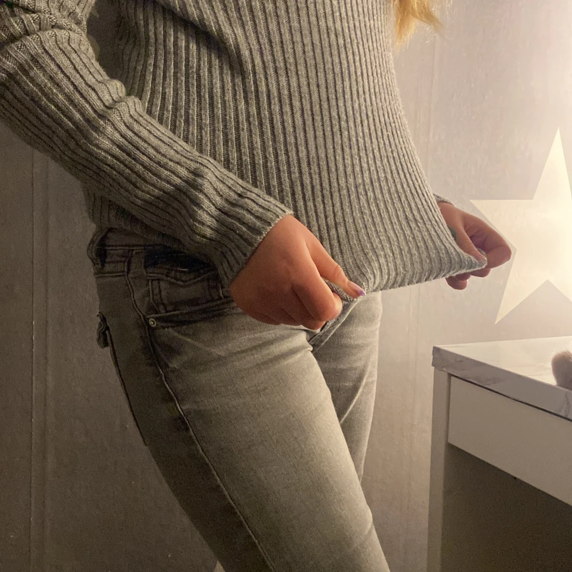 Grå ribbad stickad polotröja från Uniqlo - 4