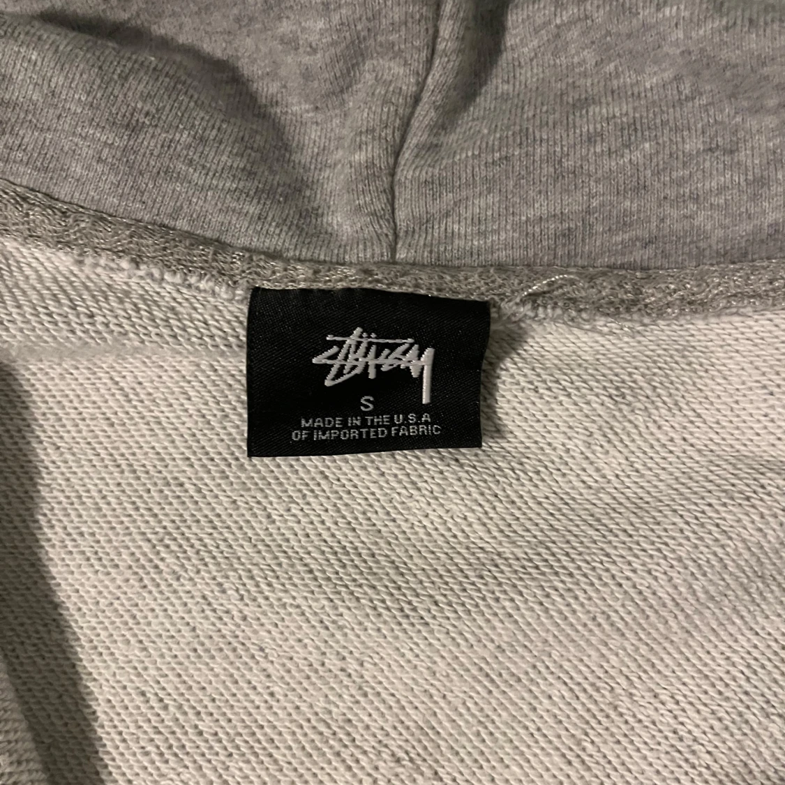 Grå hoodie med dragkedja från Stüssy - 2