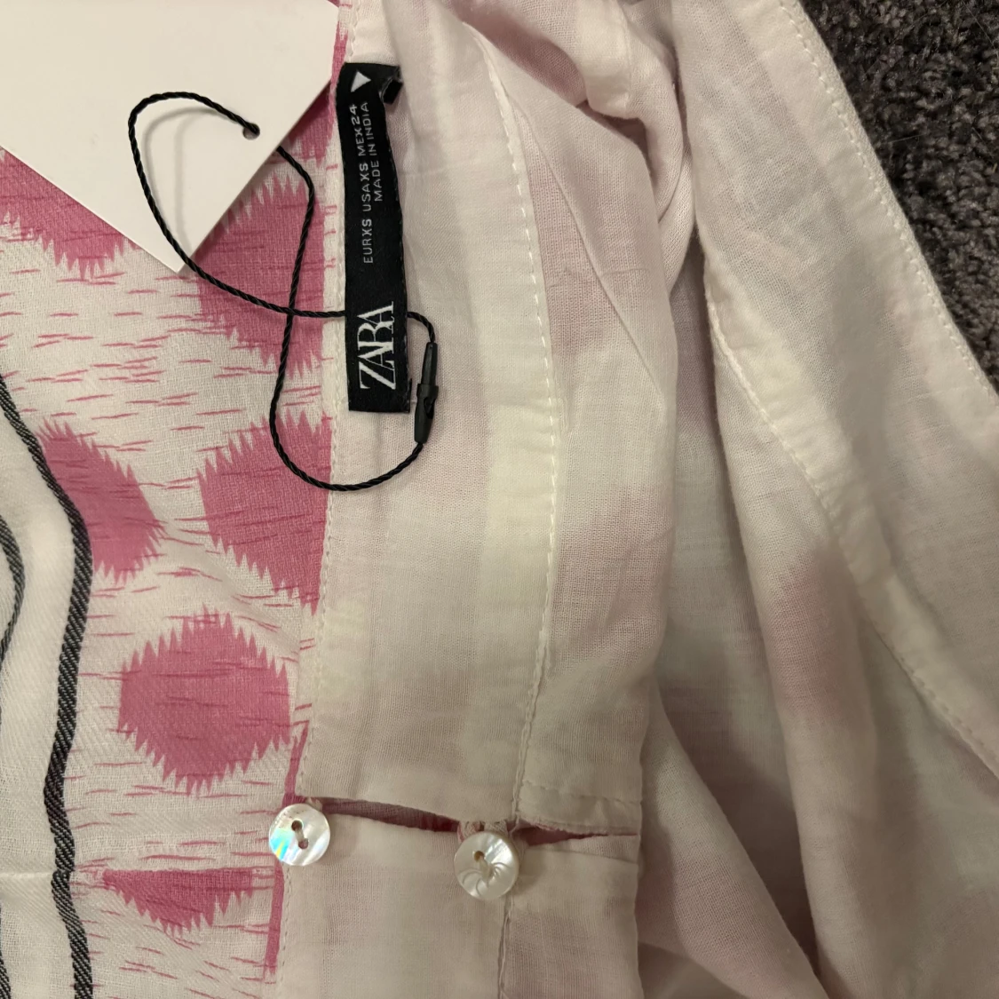 Rosa och vit prickig linnetopp från Zara - 3