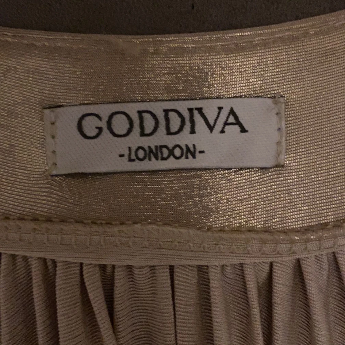 Champagnefärgad långklänning från Goddiva - 2