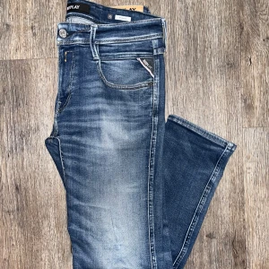 Replay Anbass Jeans  - Replays Anbass | Hetaste Jeansen på marknaden Just nu! | Skick är 9/10 | W 30 L 30| Nypris ligger runt ca 1500kr | Hör gärna av er vid minsta möjliga fråga eller fundering!