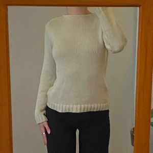 Beige stickad tröja - Skriv för frågor 🥰