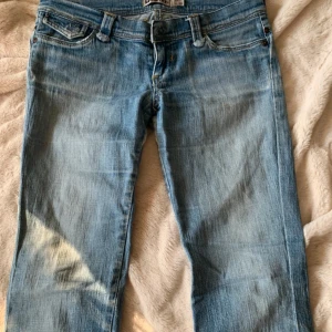Vintage bootcut jeans - Vintage mango jeans storlek 40 men sitter mer som en 38 midjemått: 40 innerbenslängd: 73 super coola bakfickor tveka inte på att skriva vid frågor