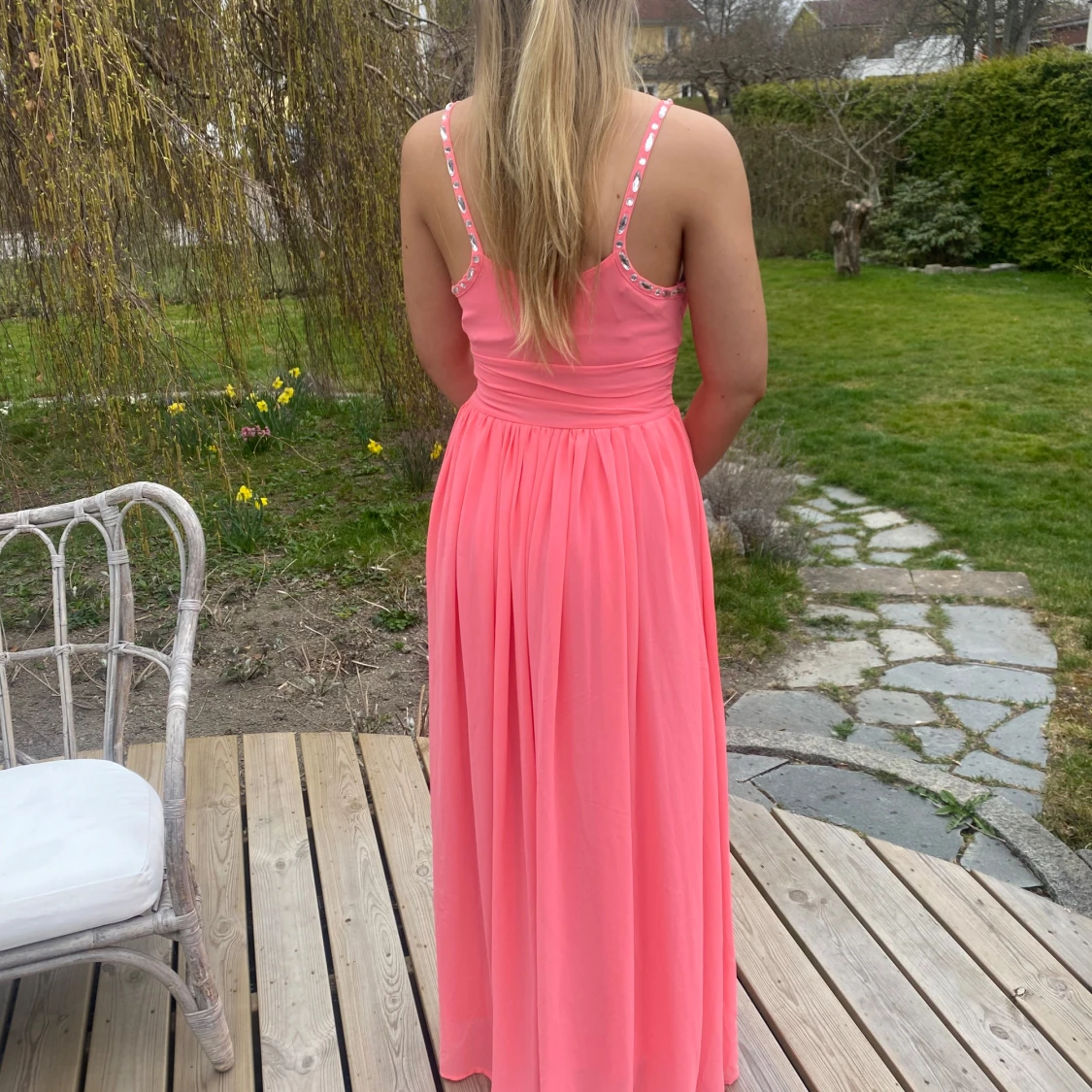 Ljusrosa långklänning med smala axelband - 2