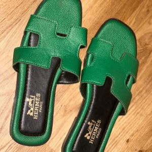 Gröna sandaler - Platt sula