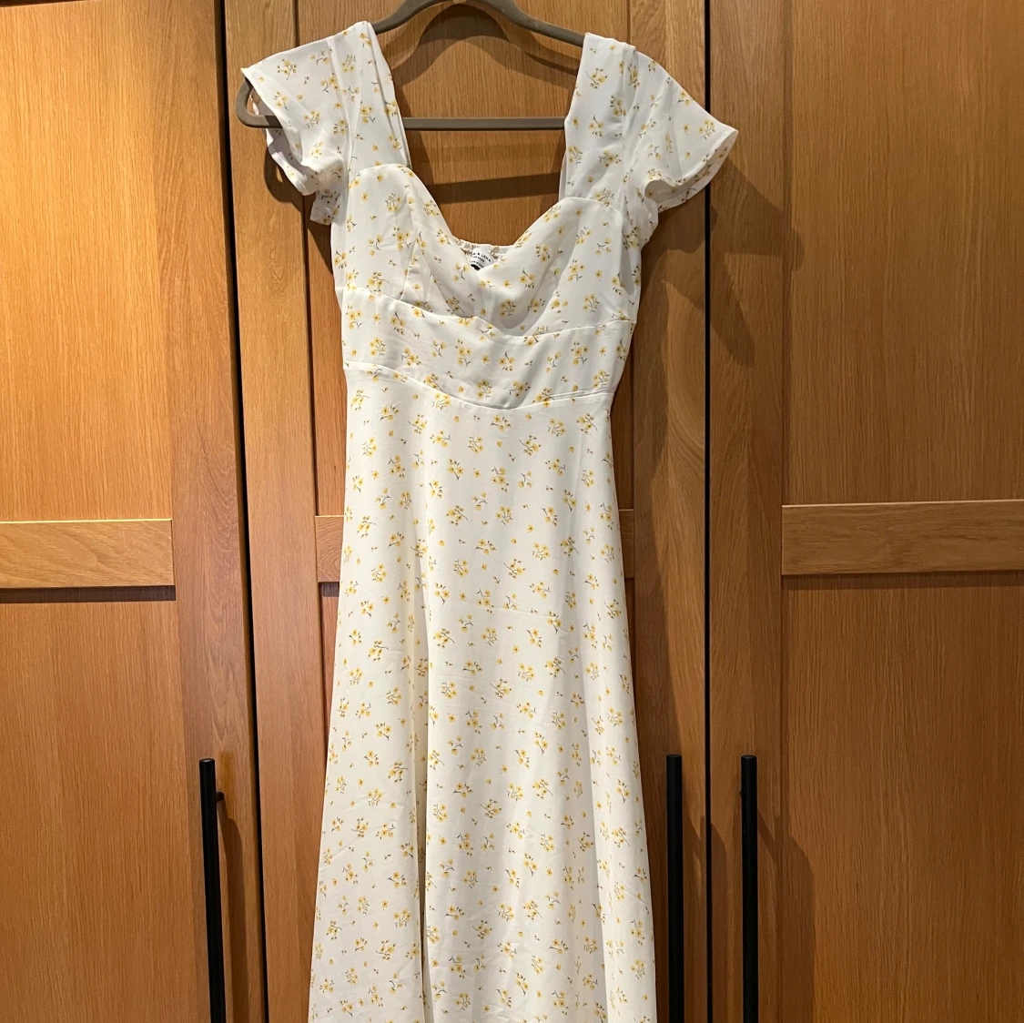 Vit blommig långklänning från NAKD💛