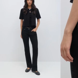 Gina tricot bootcut jeans - Säljer mina bootcut jeans i strl 38 från gina då dom inte kommer till använding, skulle även säga att dom pasdar 36 då dom är ganska små i storlek❤️🥰